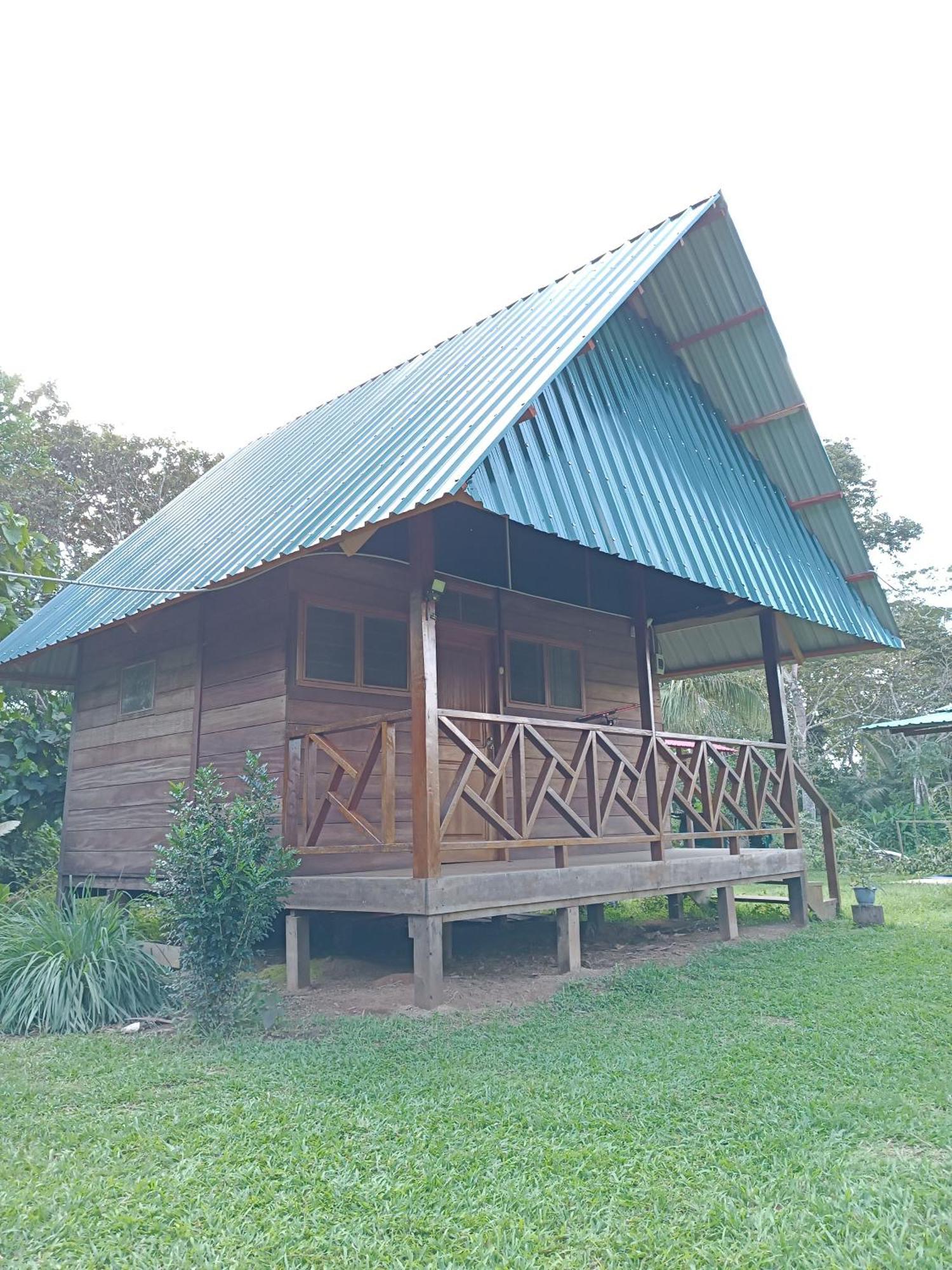 Quirquincho House Lodge Puerto Maldonado Exterior photo